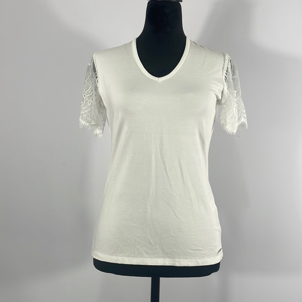 Tahari white T, V neck, with lace, sheer short sleeves, XS